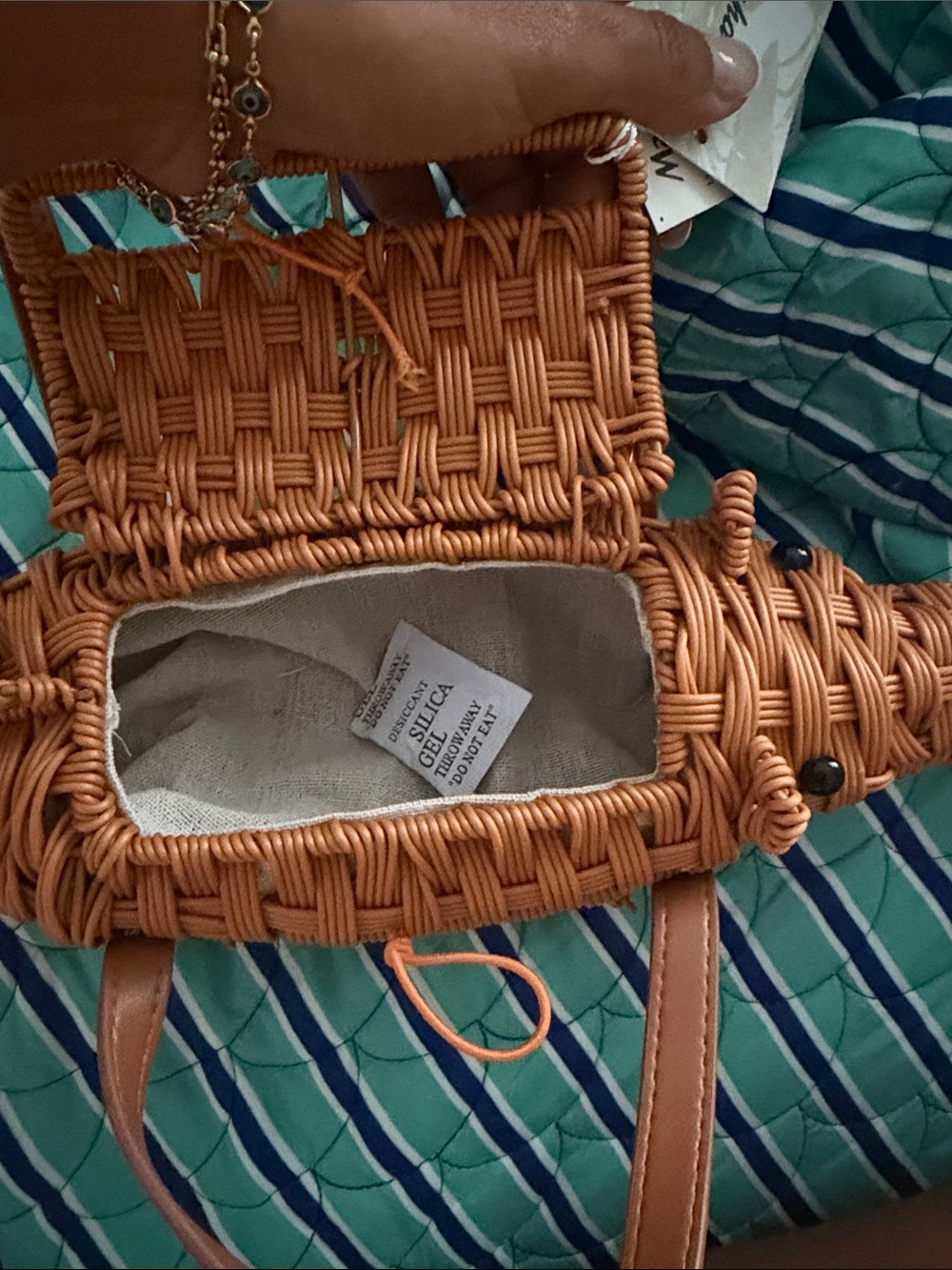 NWT Tommy Bahama Tan Woven Rattan Alligator Purse - Picture 2 of 4